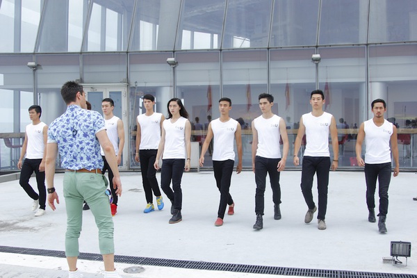 Next Top Model: Xuân Lan đưa top 16 lên cao 191m tập catwalk 10