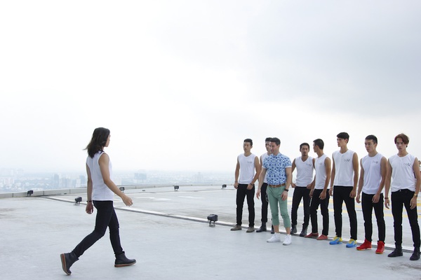 Next Top Model: Xuân Lan đưa top 16 lên cao 191m tập catwalk 11