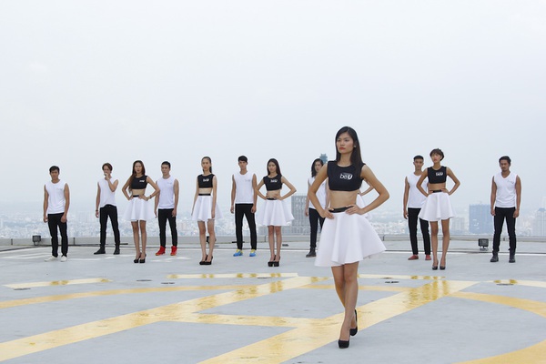 Next Top Model: Xuân Lan đưa top 16 lên cao 191m tập catwalk 16