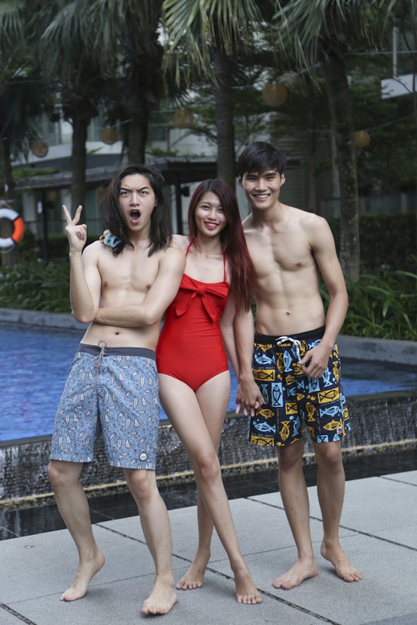 Next Top Model: Top 14 khoe d&aacute;ng chuẩn tại hồ bơi 20