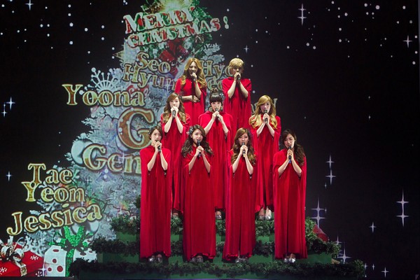 SNSD v&agrave; những Gi&aacute;ng sinh c&ograve;n đủ 9 th&agrave;nh vi&ecirc;n 3