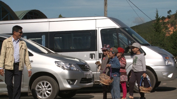 Bố ơi!: Ho&agrave;ng B&aacute;ch, Minh Khang c&atilde;i nhau nảy lửa v&igrave; đi xin tiền 13