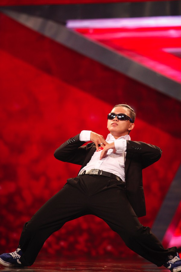 Người điện, chàng trai múa cột đọ sức tại "Vietnam's Got Talent" 4