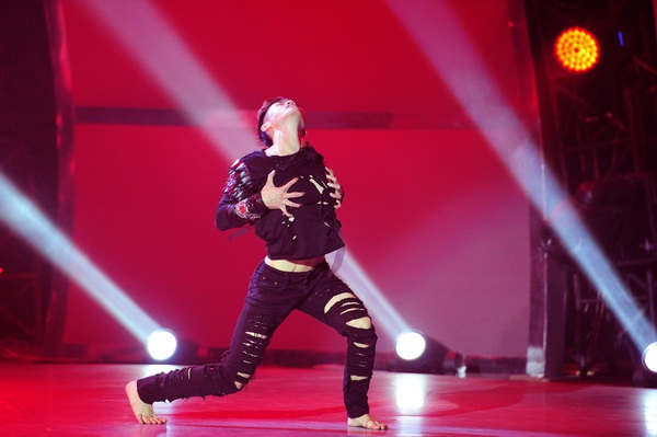 SYTYCD: Thanh B&ugrave;i rơi nước mắt v&igrave; thương Phạm Lịch 13