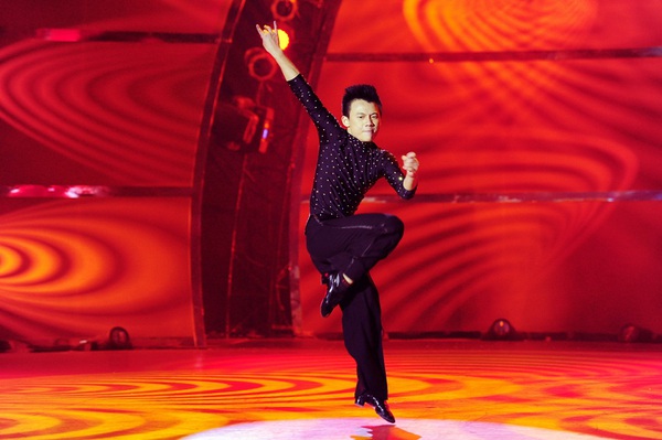 SYTYCD: 2 thí sinh hot "hôn nhau" trên sân khấu 11