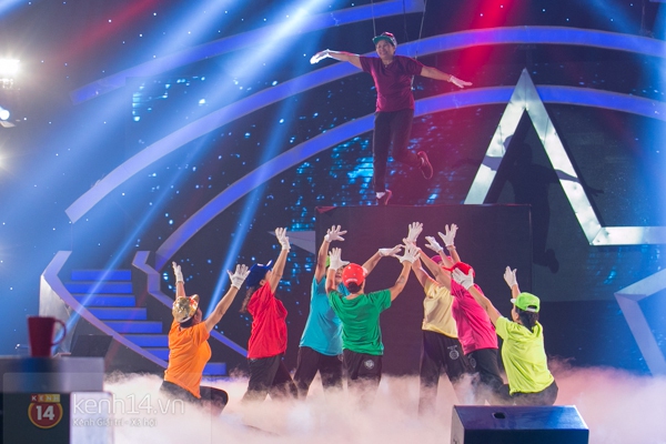 "Vietnam's Got Talent" tạm dừng trực tiếp vì sự cố màn hình 5