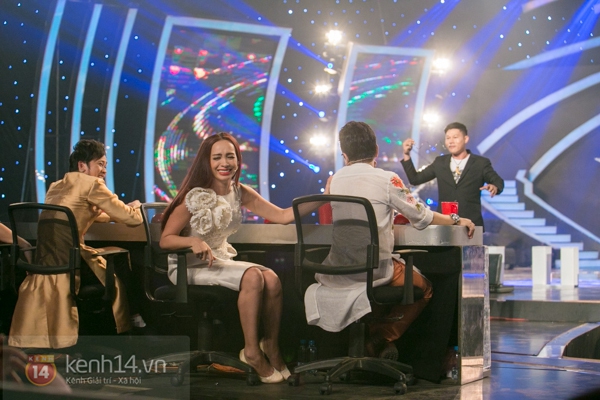 "Vietnam's Got Talent" tạm dừng trực tiếp vì sự cố màn hình 17