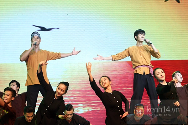 Quế V&acirc;n - Minh Thư "choảng nhau" v&igrave; c&ugrave;ng... m&ecirc; Lam Trường 10