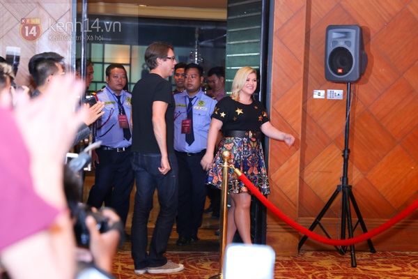 Kelly Clarkson rạng rỡ ra mắt báo giới Việt Nam 3 Kelly Clarkson rạng rỡ ra mắt báo giới Việt Nam 3