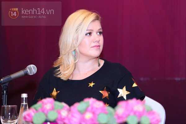 Kelly Clarkson rạng rỡ ra mắt báo giới Việt Nam 6