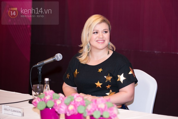 Kelly Clarkson rạng rỡ ra mắt báo giới Việt Nam 7