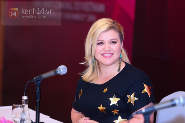 Kelly Clarkson rạng rỡ ra mắt báo giới Việt Nam 2