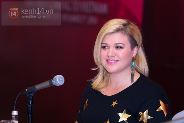 Kelly Clarkson rạng rỡ ra mắt báo giới Việt Nam 9 Kelly Clarkson rạng rỡ ra mắt báo giới Việt Nam 9