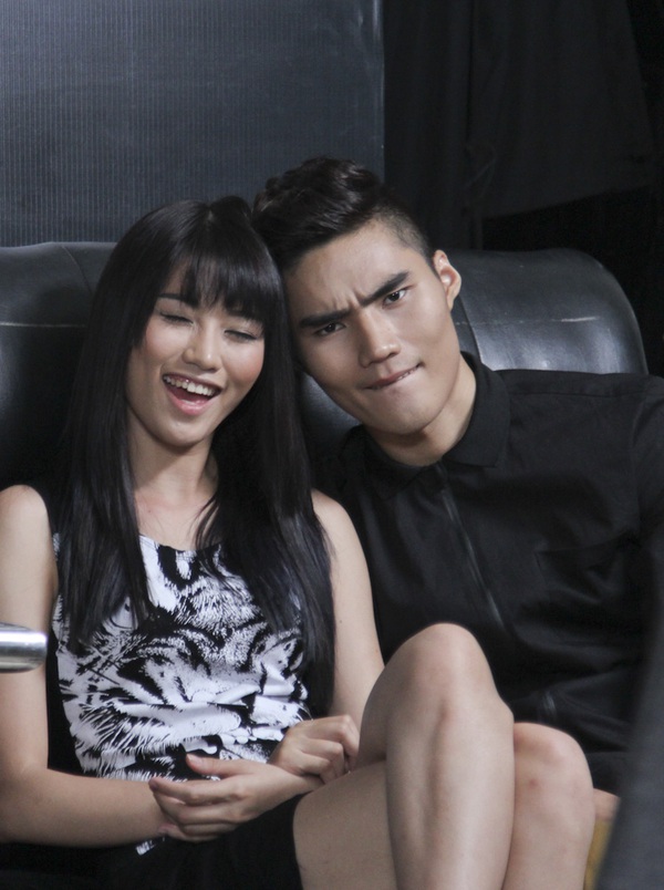 Next Top Model: Quang Hùng "chết lặng" khi "bạn gái" bị loại 22