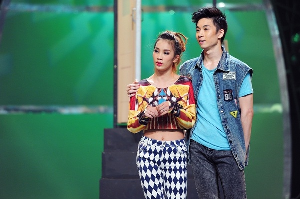 SYTYCD: 2 thí sinh hot "hôn nhau" trên sân khấu 5