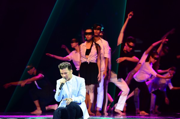 Đ&agrave;m Vĩnh Hưng thăng hoa trong liveshow "khủng" 39