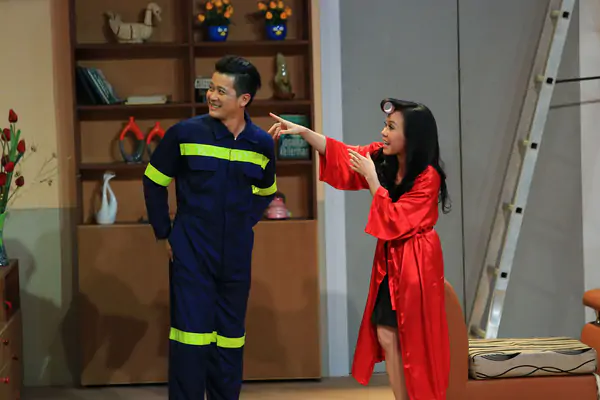 Việt Hương bật khóc khi "sàm sỡ" Hoàng Anh 2