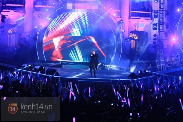 Hà Hồ, Sơn Tùng M-TP "thắp sáng" đêm giao thừa Hà Nội 11 Hà Hồ, Sơn Tùng M-TP "thắp sáng" đêm giao thừa Hà Nội 11