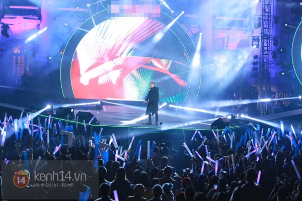 H&agrave; Hồ, Sơn T&ugrave;ng M-TP "thắp s&aacute;ng" đ&ecirc;m giao thừa H&agrave; Nội 18