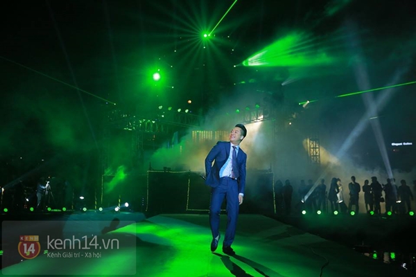 H&agrave; Hồ, Sơn T&ugrave;ng M-TP "thắp s&aacute;ng" đ&ecirc;m giao thừa H&agrave; Nội 3