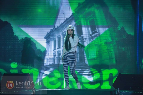 H&agrave; Hồ, Sơn T&ugrave;ng M-TP "thắp s&aacute;ng" đ&ecirc;m giao thừa H&agrave; Nội 8