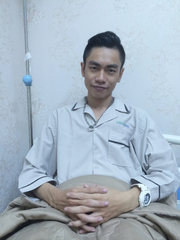 Th&iacute; sinh uống axit chuyển viện v&igrave; sợ phỏng hệ ti&ecirc;u h&oacute;a 1