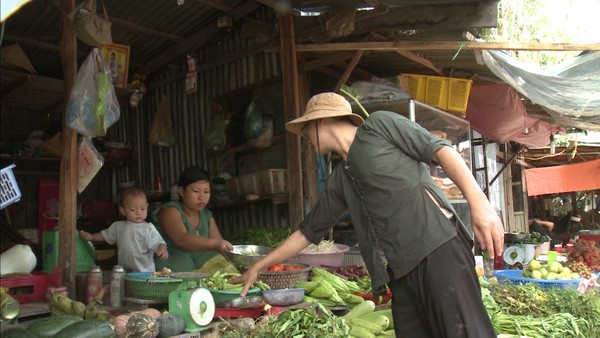 Bố ơi!: Con trai Hoàng Bách "giải quyết nỗi buồn" giữa sông 23