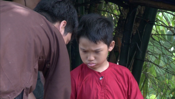 Bố ơi!: Con trai Hoàng Bách "giải quyết nỗi buồn" giữa sông 27