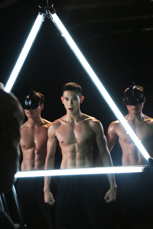 Hồ Vĩnh Khoa nổi loạn với MV "khoe body hết cỡ" 1