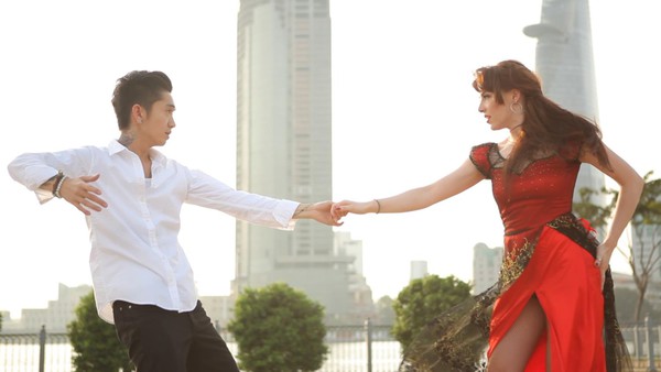Angela Phương Trinh, Lan Ngọc "lem luốc" trong b&agrave;i nhảy về phim 8