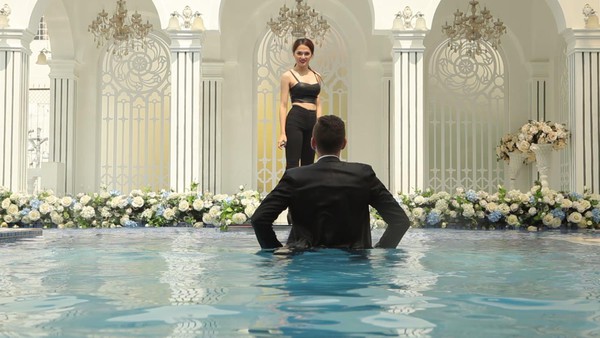 Angela Phương Trinh, Lan Ngọc "lem luốc" trong b&agrave;i nhảy về phim 10