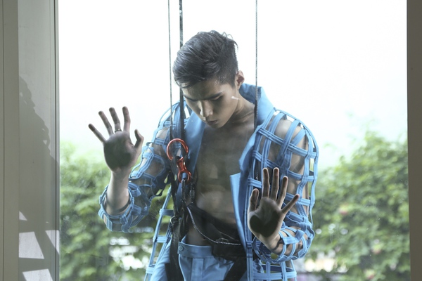 Next Top Model: Quang H&ugrave;ng, Nguyễn Oanh "treo m&igrave;nh" trong sợ h&atilde;i 8