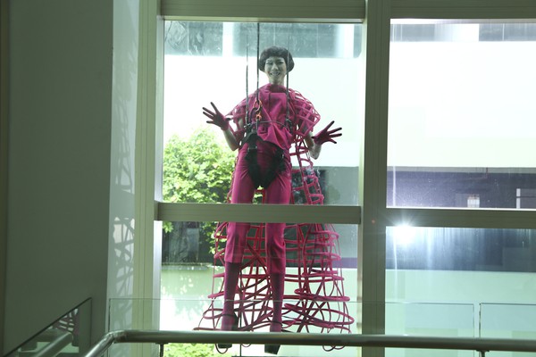 Next Top Model: Quang H&ugrave;ng, Nguyễn Oanh "treo m&igrave;nh" trong sợ h&atilde;i 25