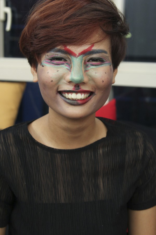 Next Top Model: Th&iacute; sinh thi nhau trang điểm "k&igrave; dị" 26