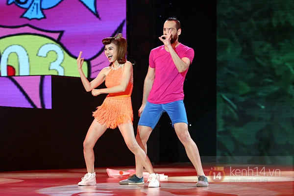 BNHV: Angela Phương Trinh hóa nữ hoàng, Lan Ngọc "quậy" hit SNSD 6