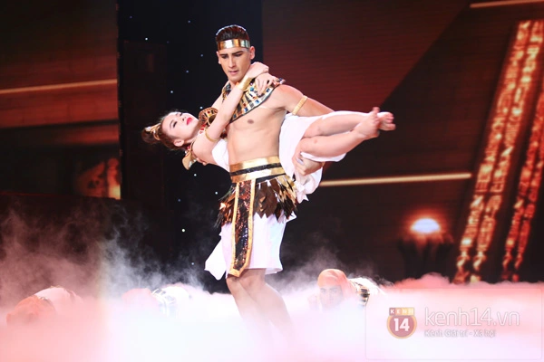 BNHV: Angela Phương Trinh hóa nữ hoàng, Lan Ngọc "quậy" hit SNSD 3