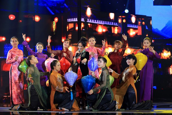 Mỹ T&acirc;m, Thu Minh, H&agrave; Hồ... g&acirc;y sốt tại "Ch&agrave;o 2015" 15