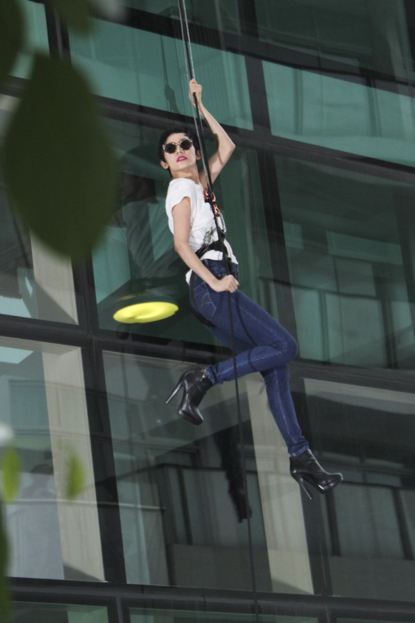 Next Top Model: Quang H&ugrave;ng, Nguyễn Oanh "treo m&igrave;nh" trong sợ h&atilde;i 14