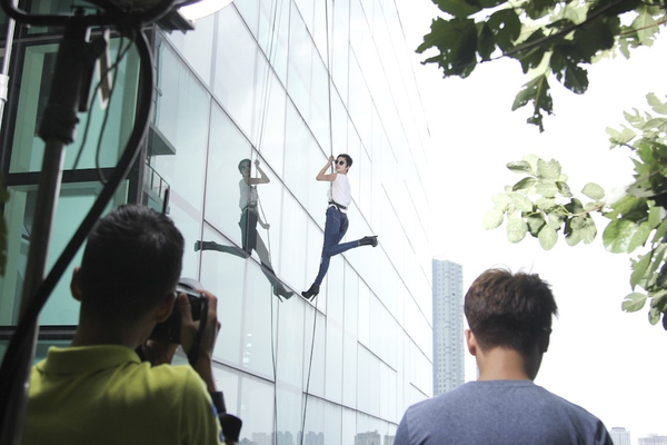 Next Top Model: Quang H&ugrave;ng, Nguyễn Oanh "treo m&igrave;nh" trong sợ h&atilde;i 15