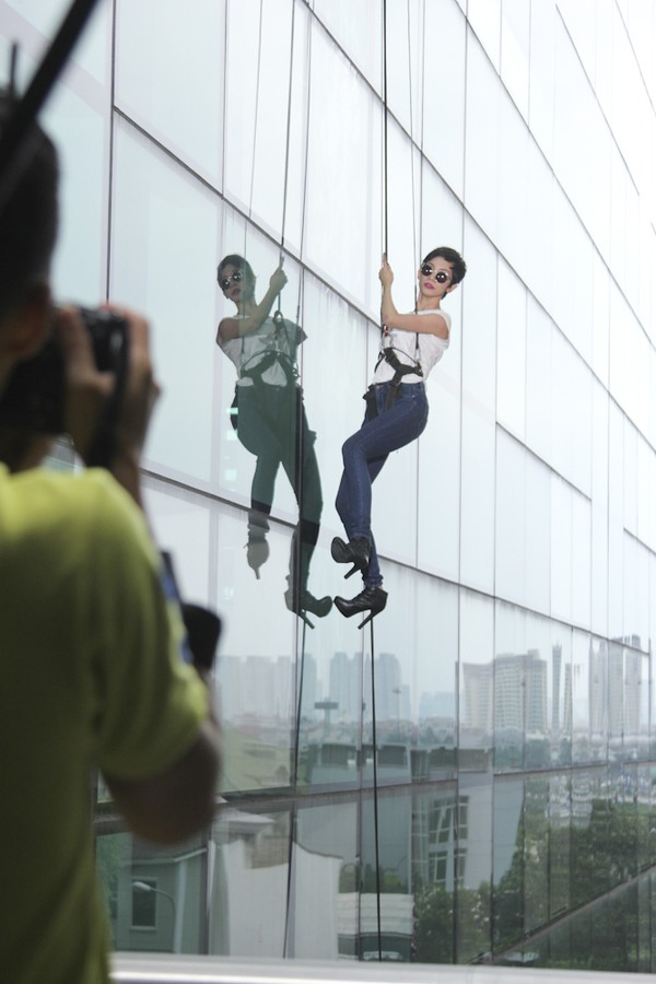 Next Top Model: Quang H&ugrave;ng, Nguyễn Oanh "treo m&igrave;nh" trong sợ h&atilde;i 18