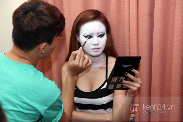 Fan v&acirc;y k&iacute;n, động vi&ecirc;n Angela Phương Trinh vượt qua scandal 9