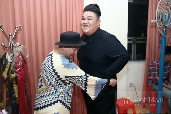 Fan v&acirc;y k&iacute;n, động vi&ecirc;n Angela Phương Trinh vượt qua scandal 12