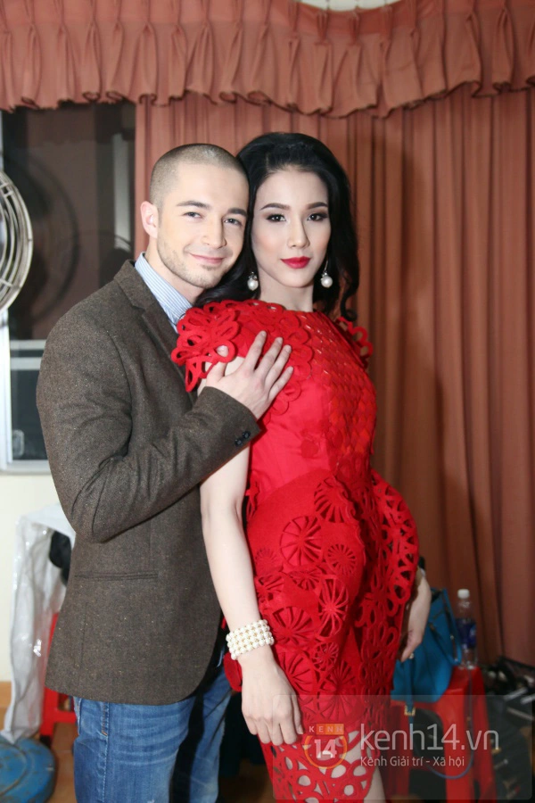 Fan v&acirc;y k&iacute;n, động vi&ecirc;n Angela Phương Trinh vượt qua scandal 14