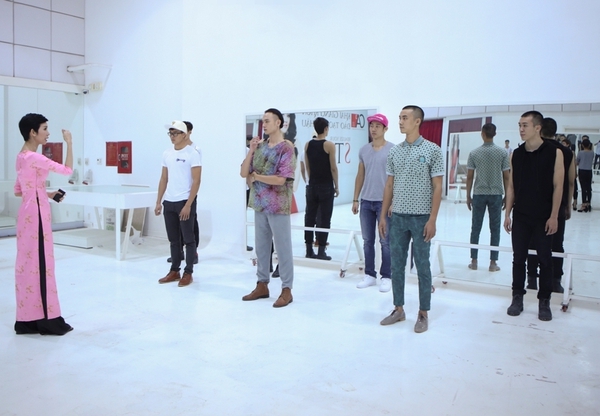Next Top Model: 2 hot boy Việt kiều vắng mặt trong đ&ecirc;m Chung kết 17