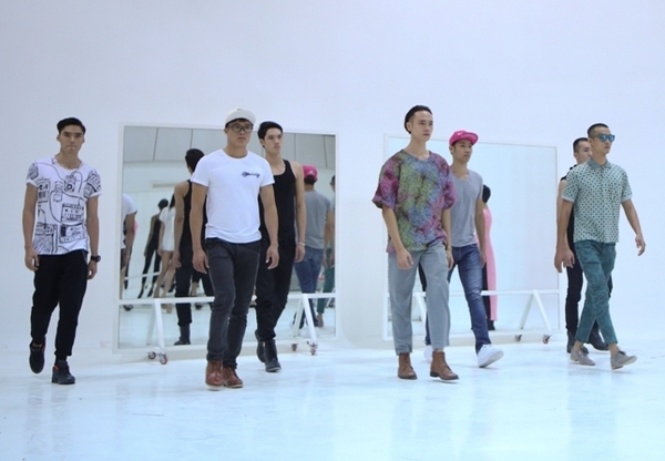 Next Top Model: 2 hot boy Việt kiều vắng mặt trong đ&ecirc;m Chung kết 18