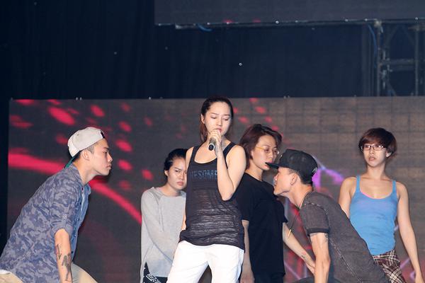 "The Remix" xác nhận "hoãn" hợp tác với Hoàng Thùy Linh 13