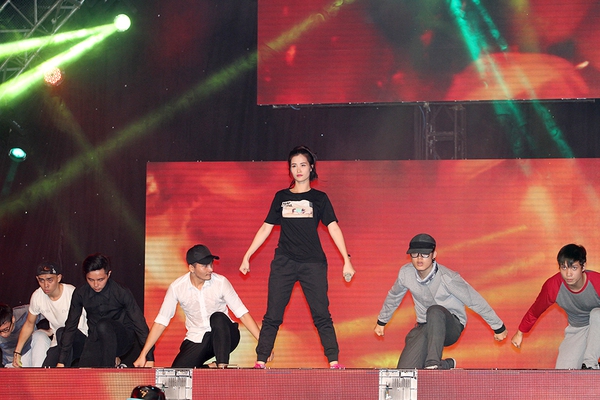 "The Remix" xác nhận "hoãn" hợp tác với Hoàng Thùy Linh 21