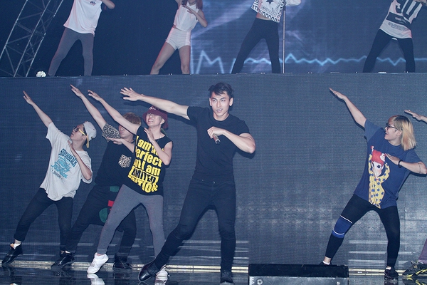 "The Remix" xác nhận "hoãn" hợp tác với Hoàng Thùy Linh 28
