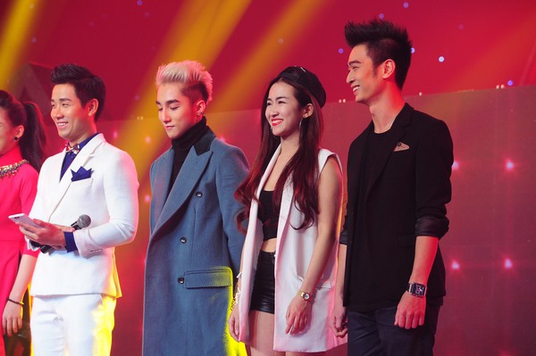 Soi biểu cảm "đơ k&igrave; lạ" của Sơn T&ugrave;ng M-TP tại "The Remix" 8
