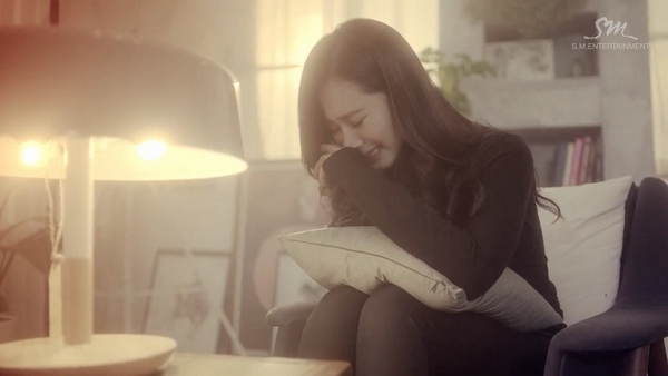 Yuri (SNSD) khóc nức nở trong MV mới 5